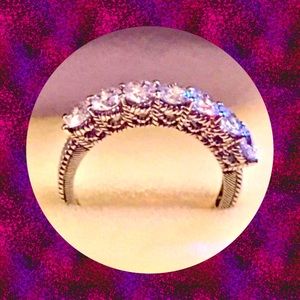 ❤️JUDITH RIPKA SEVEN DIAMONIQUE RING•BEAUTIFULLY SET